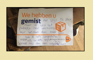 PostNL-bezorger laat ravage achter bij pakketbezorging door het raam! PostNL