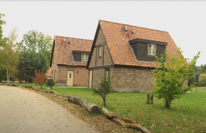 Zien: Smerige volwassenen-film opgenomen in huisje 401 van de Efteling! Efteling