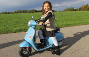 Lidl verkoopt nu deze spotgoedkope elektrische Mini-Vespa voor kinderen! Lidl