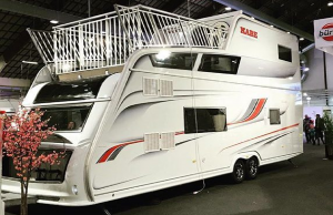 Een tweede verdieping en een dakterras, deze caravan heeft het! Caravan