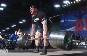 Bodybuilder knapt van binnen uit elkaar tijdens het deadliften van 426 kilo! Bodybuilder