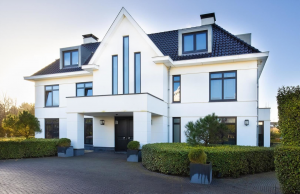 De tuin van dit huis op Funda is een walhalla voor voetbalfans! Funda