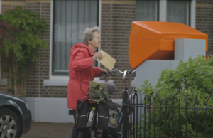 Zien: PostNL-brievenbussen in heel Nederland beplakt met genotsknotsen! PostNL