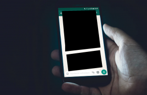 Zien: Jeroens moeder stuurt per ongeluk privéfoto in de familie WhatsApp! WhatsApp