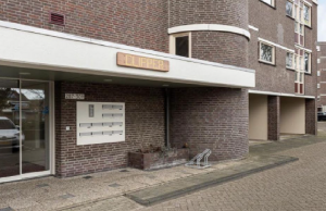 Zien: Huis op Funda heeft overal tapijt: “Zelfs op de muren en keuken!” Funda