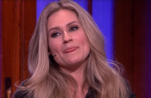 Nikkie Plessen laat haar hond uit maar fans zijn afgeleid door iets anders op foto! Nikkie Plessen