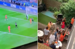 Heerlijk: Buren met vertraagde stream plagen door doen alsof er gescoord is! Gescoord