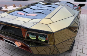 Bol.com verkoopt nu deze levensgrote maar spotgoedkope Lamborghini Aventador! Lamborghini Aventador