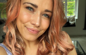 First-Dates Serveerster Laura laat vrij weinig aan je verbeelding over! First Dates