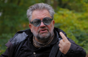 Lowlands-baas haalt genadeloos uit naar ongevaccineerd Nederland! Lowlands