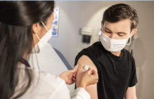 Griekenland en Frankrijk voeren vaccinatieplicht in voor bepaalde beroepsgroepen! Vaccinatieplicht