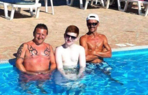 14 mensen die na 3 weken Spaanse zon van RAL 9016 naar RAL 9010 zijn gegaan! Vakantie