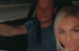 Zien: Barbie d’r nieuwste nieuwe vriend brengt haar ’s nachts naar klanten! Barbie