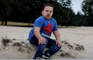 Celvin laat vrouwelijk Nederland van de kruk af glijden met monsterhit! Celvin