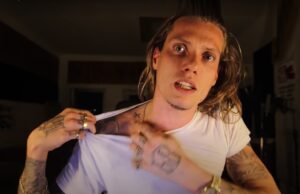 Tony Junior laat nieuwe tatoeage zetten, fans spotten behoorlijke spelfout! Tony Junior