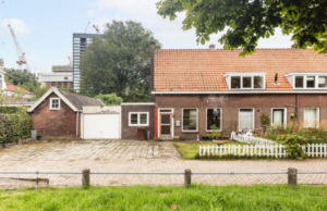 Buitenkansje: Verrot hoekhuis op Funda voor maar 1.000.000 euro! Funda