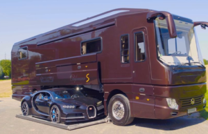 Stop met zoeken: Deze camper van 6,5 miljoen heeft ruimte voor je Bugatti! Camper