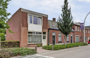 Zien: 159.000 euro voor een rijtjeshuis mét zwembad in de achtertuin op Funda! Funda