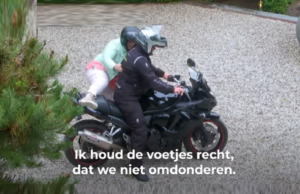 Zien: Motorritje van Harry en Anita in Lang Leve de Liefde gaat gruwelijk mis! Lang Leve de Liefde