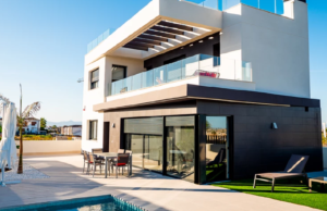 Vergeet Nederland, deze instapklare villa in Spanje kost je maar 285.000 euro! Spanje