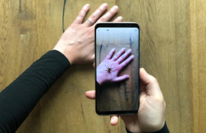 Doorbraak: Deze app zorgt ervoor dat mensen massaal van spinnenangst afkomen! Spinnenangst