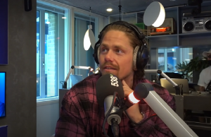 Zien: André Hazes krijgt er flink van langs bij Radio 538: “Smerige geruchten!” André Hazes