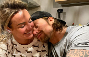 Op heterdaad betrapt: “Monique Westenberg en André weer samen!” Monique Westenberg