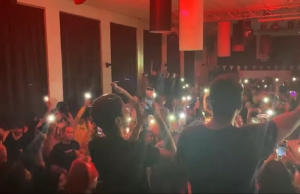 Zien: Jongeren in heel Nederland vieren vast Kerst uit angst voor nieuwe Lockdown! Lockdown