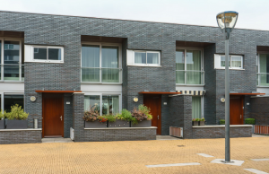 Zien: Ongecensureerd schilderij in Funda-huis niet voor kinderoogjes bestemd! Funda