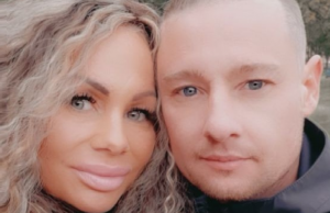 Zien: Barbie heeft twéé (!) gigantische tatoeages van vriendje laten zetten! Barbie