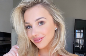 Zien: Emma Heesters trakteert fans op kiekje van shirt vol gaten! Emma Heesters