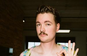 Zien: Bram Krikke slaat nieuwe spetter (BN’er) aan de haak! Bram Krikke