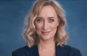 Zien: ‘Boobies’ van Eva Jinek weer vól in de picture tijdens talkshow! Eva Jinek