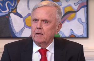 Foto’s: Dit is de 35 jaar jongere blonde vriendin van Harry Mens: “Géén golddigger!” Harry Mens