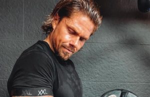 Foto: André Hazes onherkenbaar gespierd: “Monique ingeruild voor fitchick!” André Hazes