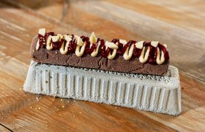 Hier haal je nu een Frikandel Speciaal Dessert, voor de échte liefhebber! Frikandel