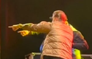 Beveiliger van Mart Hoogkamer sleurt biergooier mee als een zak aardappelen! Mart Hoogkamer