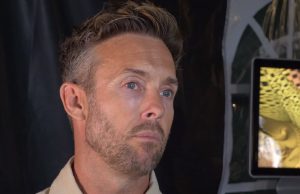 Zien: Charly Luske compleet ontspoord in ordinaire social media rel! Charly Luske