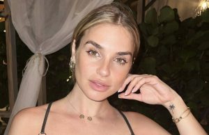 Oeps: Gaby Blaaser plaatst foto met prachtig uitzicht… onder haar rok! Gaby Blaaser