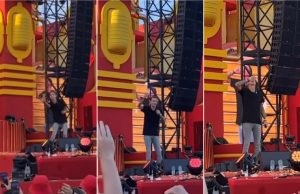 Held: Mart Hoogkamer vangt biertje op podium en drinkt hem op! Mart Hoogkamer