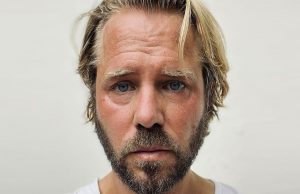 Vermeend slachtoffer van Thijs Römer reageert genadeloos op carrière-pauze! Thijs Römer