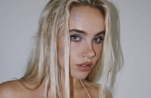 Juultje Tieleman laat niets aan de verbeelding over met Halloween-outfit! Juultje Tieleman