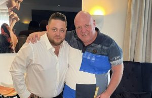 Peter Gillis betrapt Mark Gillis op heterdaad terwijl hij met de schoonmaakster aan het poken is! Peter Gillis