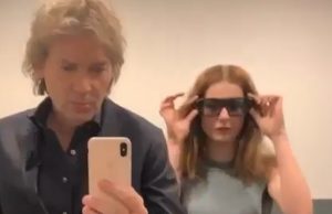 ‘Onsmakelijke beelden’ opgedoken: ‘Matthijs van Nieuwkerk met Emma Wortelboer, Maan en Iris Hond!’ Matthijs van Nieuwkerk