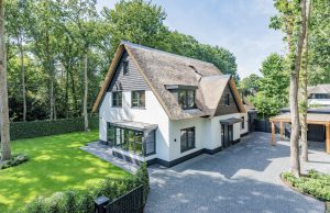 Huizenprijzen dalen flink: ‘Dit kost een huis van 400.000 euro over twéé jaar!’ Huizenprijzen