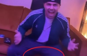 André Hazes op heterdaad betrapt: ‘Wat ligt daar op tafel!?’ André Hazes