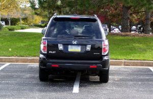 Zó pak je dubbelparkeerders keihard terug zonder schade te maken! Dubbelparkeerders