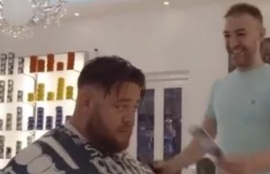Mark Gillis niet blij met kapper die hem een ‘varken nek’ noemt! Mark Gillis