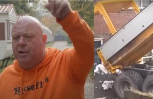 Zien: Peter Gillis dumpt berg afval van vakantiegangers in hun voortuin! Peter Gillis