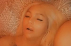 Vriend Samantha de Jong plaatst bed-video op het verkeerde kanaal! Samantha de Jong